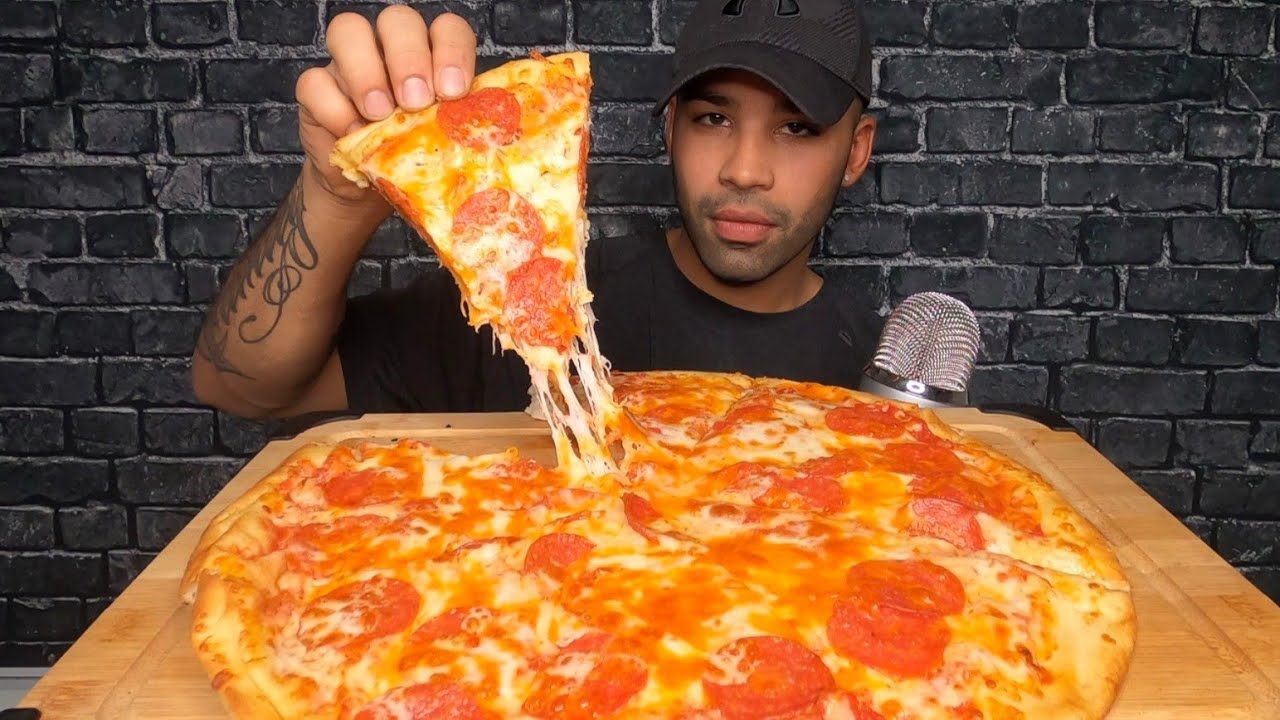 (ASMR) PIZZA MUKBANG (4X CHEESE 52 PEPPERONI)