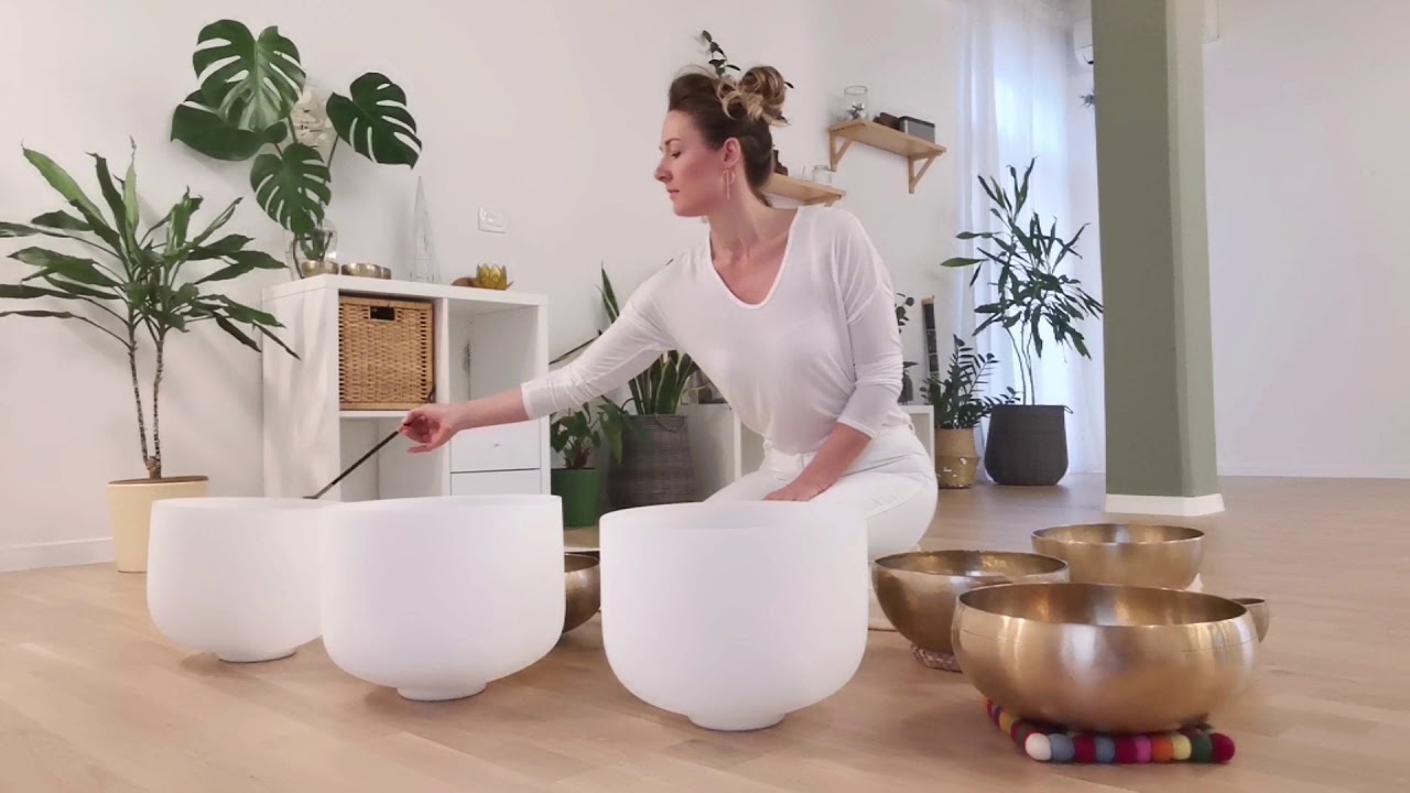 A short sound bath with Koshi chime water element, tibetan and crystal sound bowls YouTube