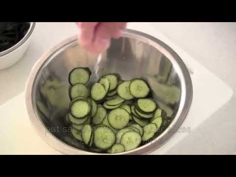 Sunomono (Japanese Cucumber Salad with Wakame Seaweed) Recipe | ochikeron