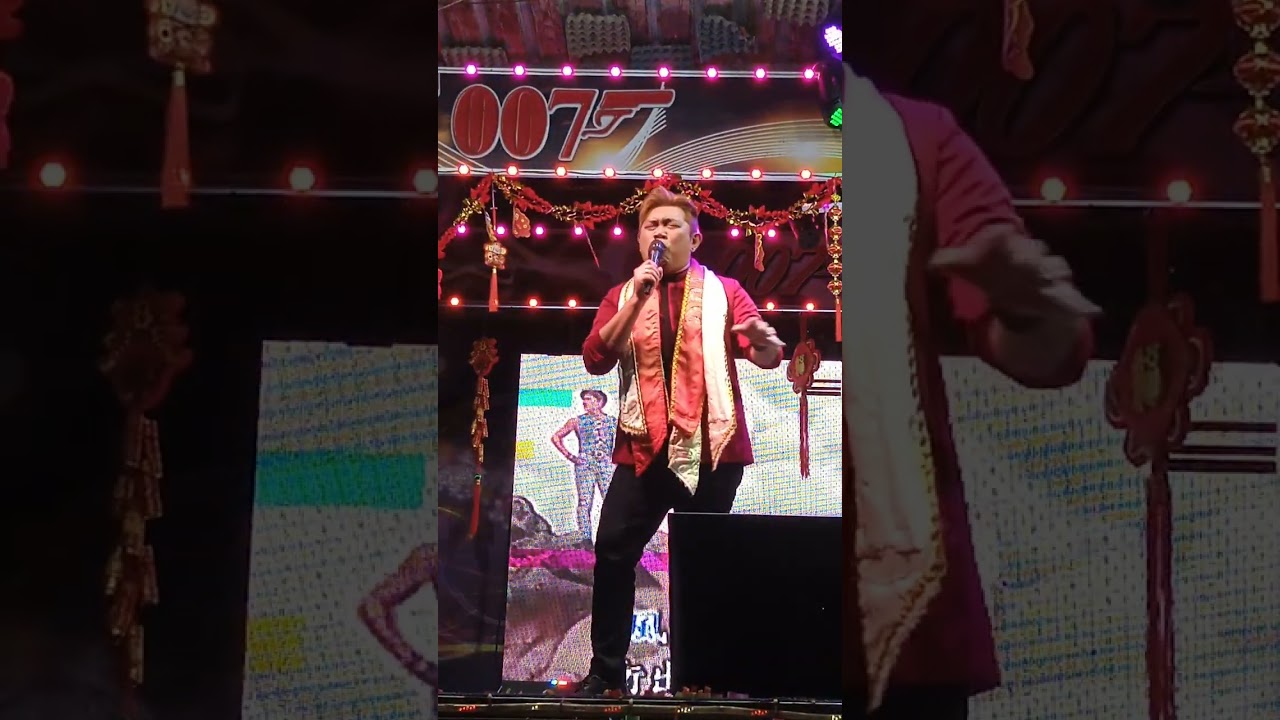 21/2/2026。皇后007露天卡啦OK美食中心。演出歌手：张俊杨先生。演唱歌曲：人生的脚步。