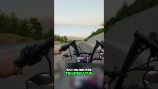 Motorrad-Abenteuer: Vom Bergfrieden zur Hitzewelle - Was für eine Aussicht! #shorts