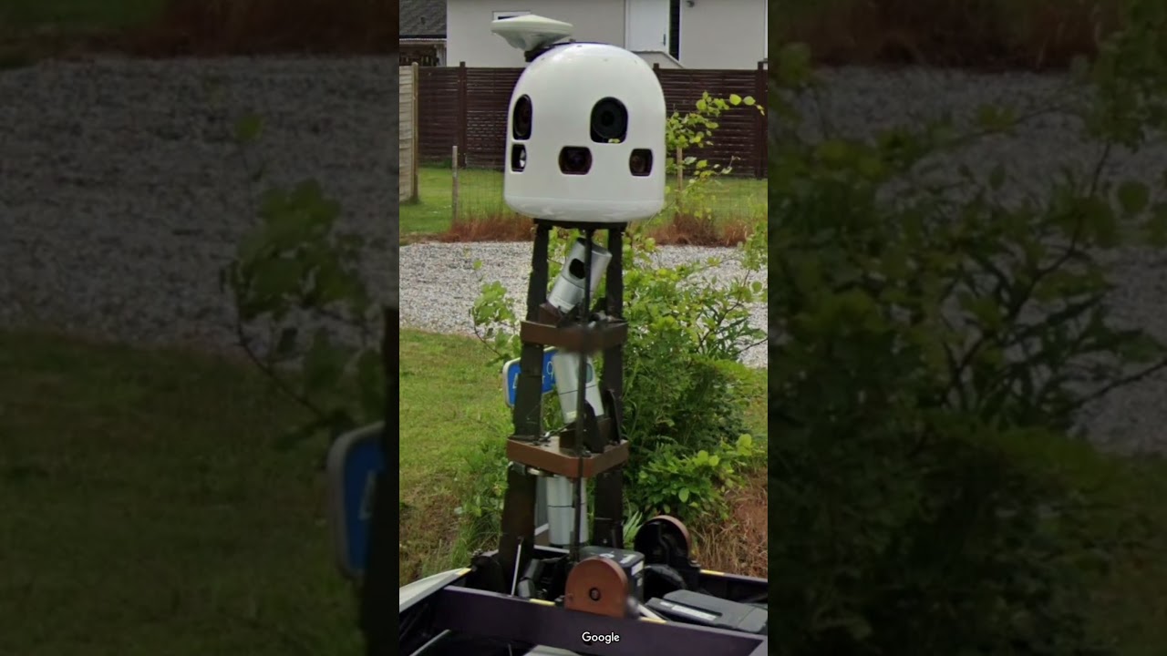 Google car meets Apple car 