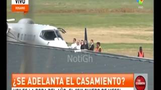Shakira e Gerard Piqué chegam à Rosário na Argentina para o casamento de Messi (30/06/2017)