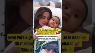 Dewi Per Sifat Keibuannya Terpancar Saat Gendong Bayi