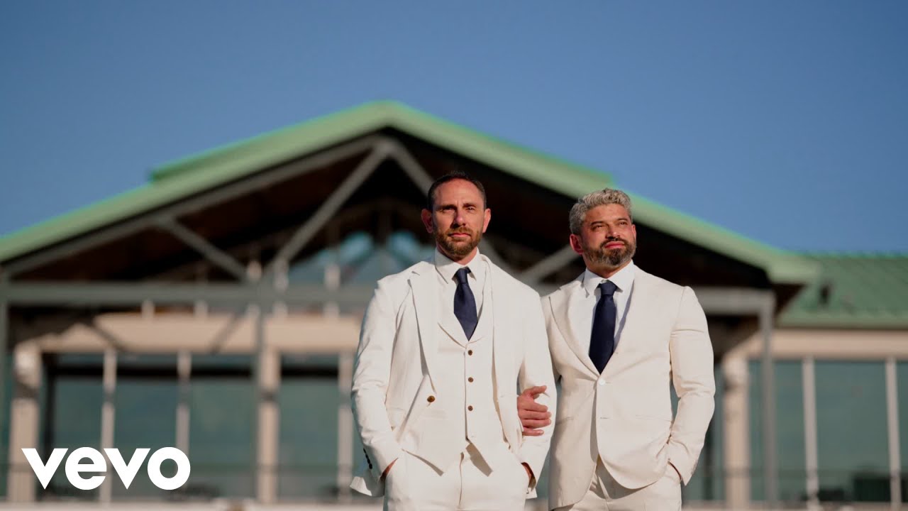 Austin Marolla - Pull Me In (Official Music Video)