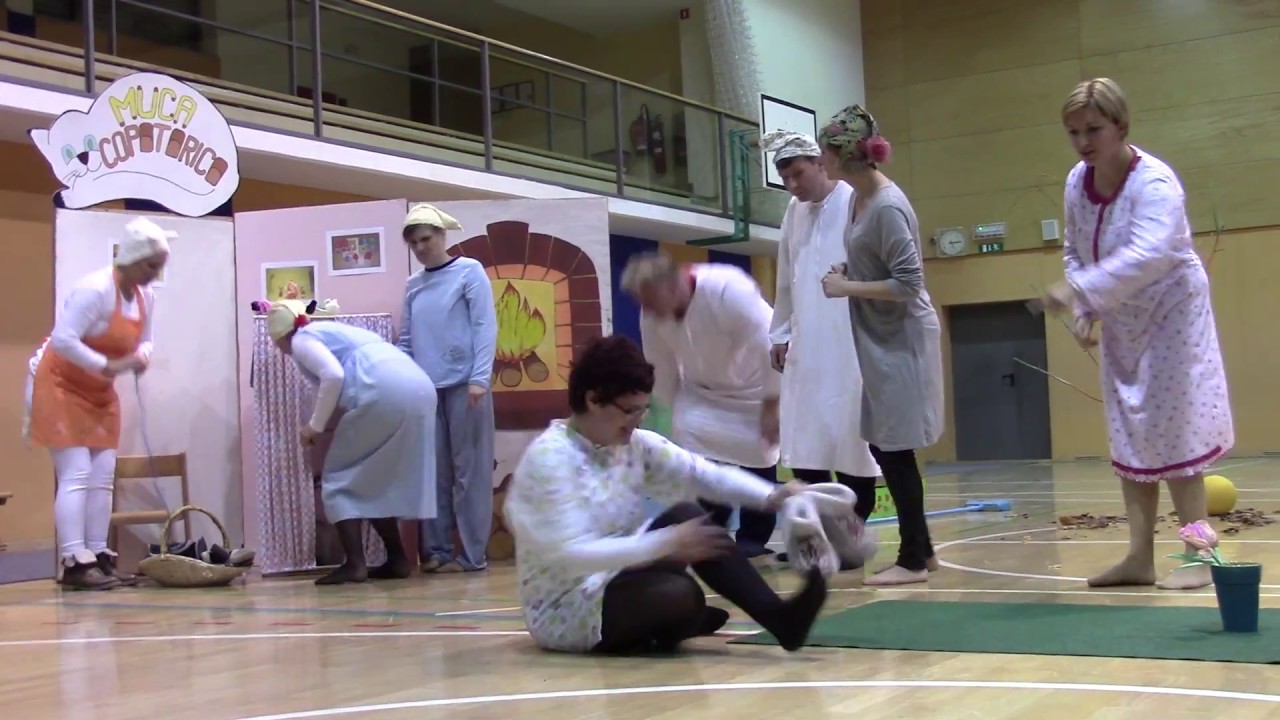 Muca Copatarica - predstava staršev iz Vrtca Stročja vas