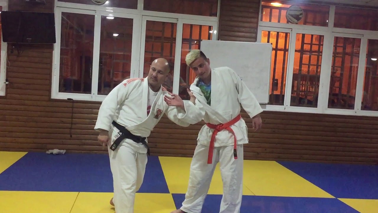 RECURSO 1 TRAS CONTROLAR LA SOLAPA DE UKE. DIESTRO-DIESTRO.