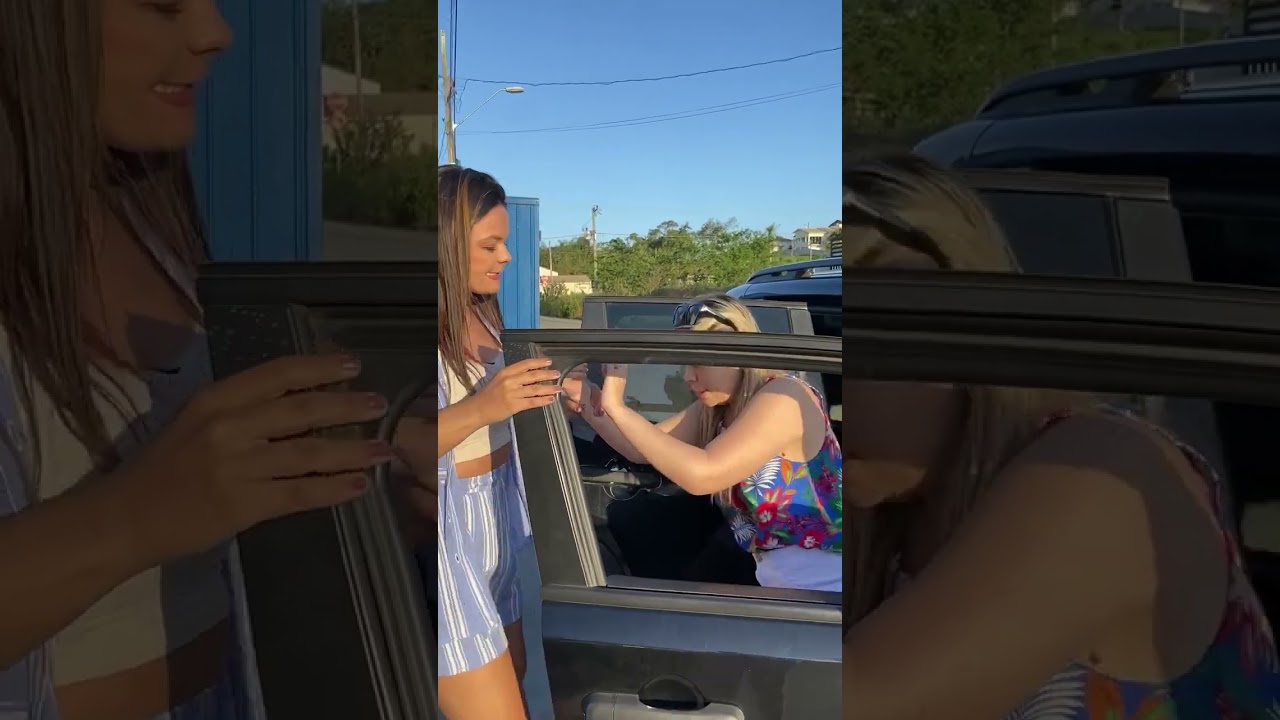 Você deixaria a melhor amiga do seu marido ir no banco da frente !