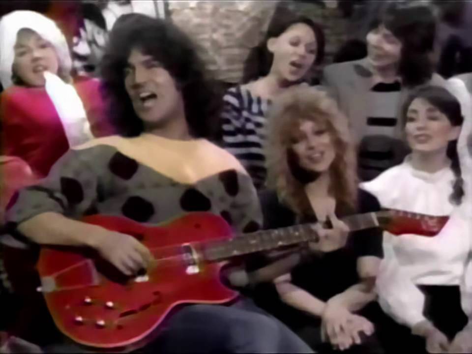 Billy Squier ‎- Christmas is the Time to Say "I Love You" - YouTube
