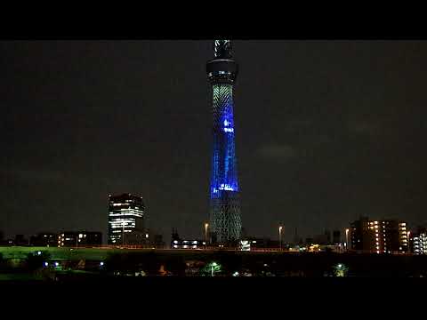 天望デッキにて　米津玄師「Pale Blue」ミュージックビデオの上映イベント　Tokyo skytree Light up Pale Blue　東京スカイツリー　ライトアップ　隅田川　桜橋　雨