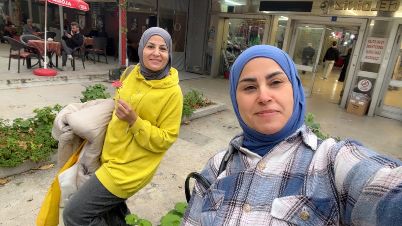 هبه اليوم أخذتني وياها للسوق طلعت من البيت امشي رجعت اعرج هههههه🤪 مشتريات وهدايه 