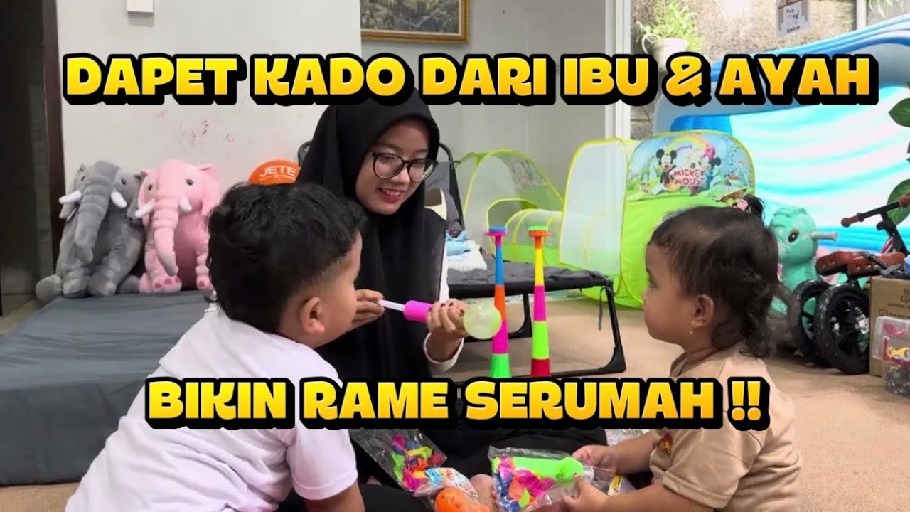 DAPET KADO DARI IBUK & AYAH , MALAH BIKIN RAME SERUMAH !! TOLONG .....
