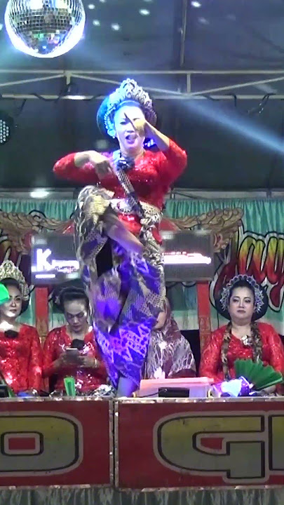 KARAWANG TANDANG IBING TARI JAIPONG DANCER KARMO GROUP KARAWANG.