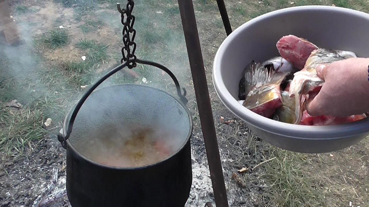 Halászlé.  A Medinai csőtésztás.