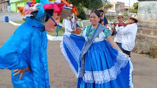 Una muestra de cómo bailan los Sapichus desde Sicuicho Michoacán 1@cotidiano399