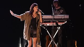 Download Lagu NATALIE IMBRUGLIA - BEAUTY ON THE FIRE Live Barcelona 2017 MP3