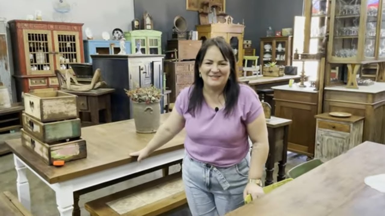 FIQUEI MALUCA NESSA LOJA DE MÓVEIS RÚSTICOS.