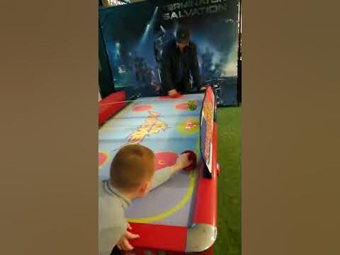 играем в мини хоккей - YouTube