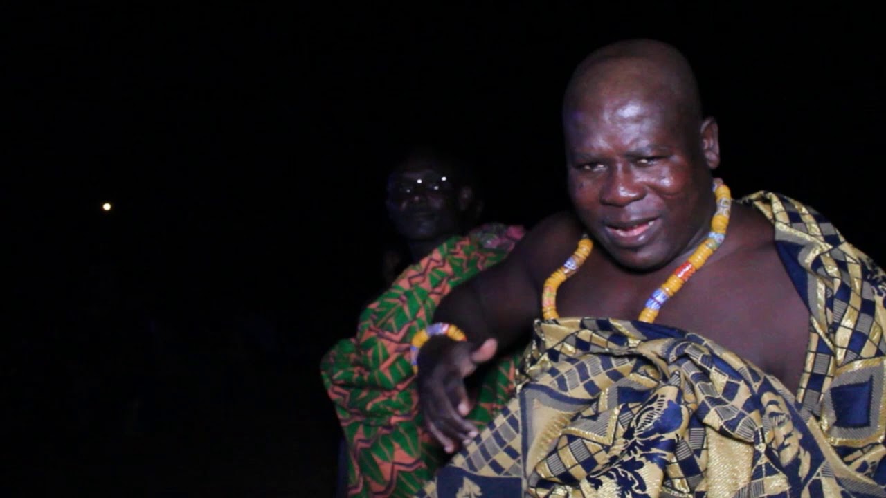 TOGOVILLE  AUTOUR DU FEU