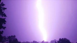 After a Heat Wave, a Violent Thunderstorm with Huge Lightning Strikes 2023.08.05.