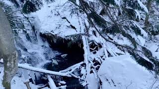 Зимовий водоспад в урочищі Шипот