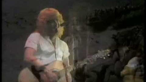 Status Quo - Living On An Island
