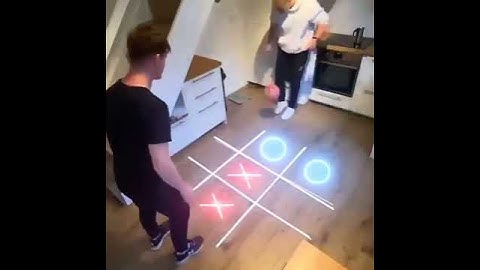 Playing Tic-Tac-Toe in Augmented Reality