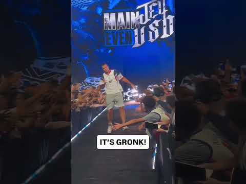 Gronk is feeling ucey 🙌 #FanaticsFest