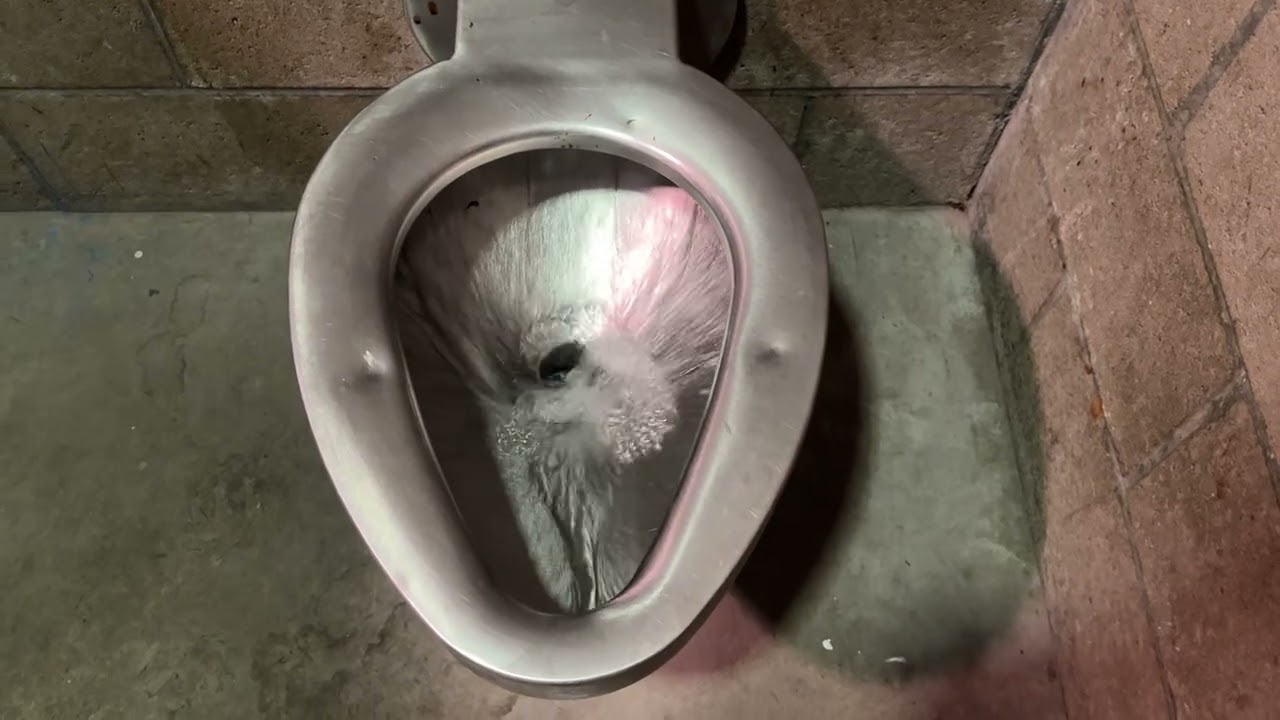 [625] Park Restroom (sunset mode)