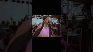 1985. Gianna Nannini reißt mit einer Stimme wie die Bühne ab. Eine Frau, ein Mikro - legendär.