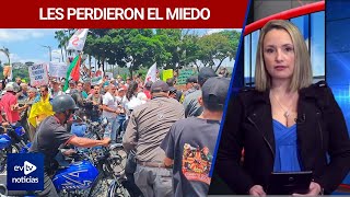 COLECTIVOS DEL RÉGIMEN RECIBIERON LO SUYO. HUYERON | #EvtvNoticias #LaKatuar | #evtv | 05/01/24 1/3