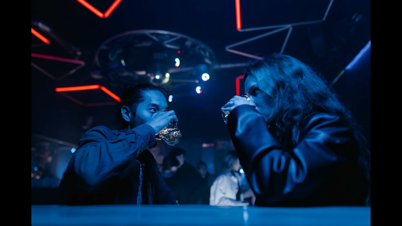 JUGO DE PIÑA Y BESOS