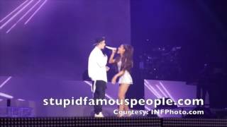 Justin Bieber Surprise at Ariana Grande Concert! Resimi