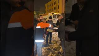 Başkan Çetinden Kar Küreme Ekiplerine Tatlı Ikramı: