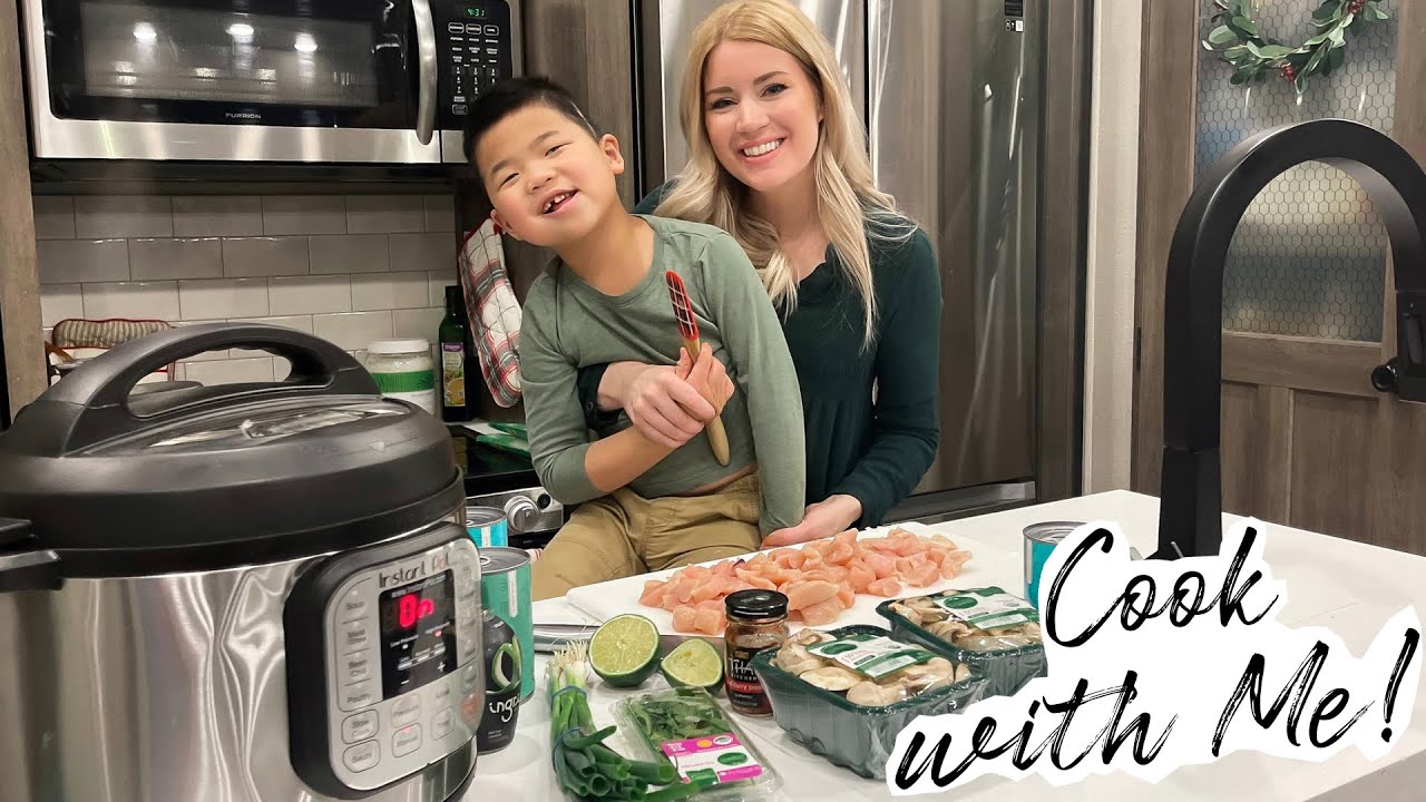 How I Cook for 9 People in Our RV! // Cook with Me!