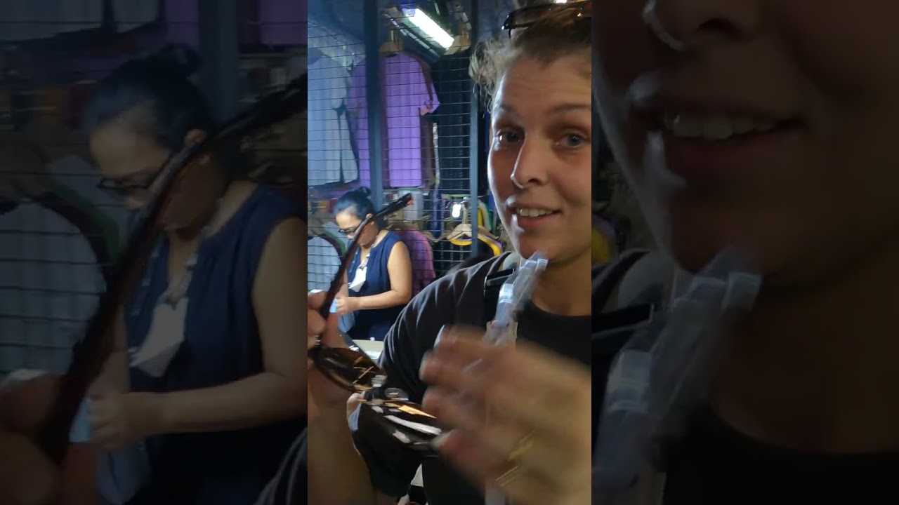 Buying Sunglasses in Bangkok Market 🇹🇭