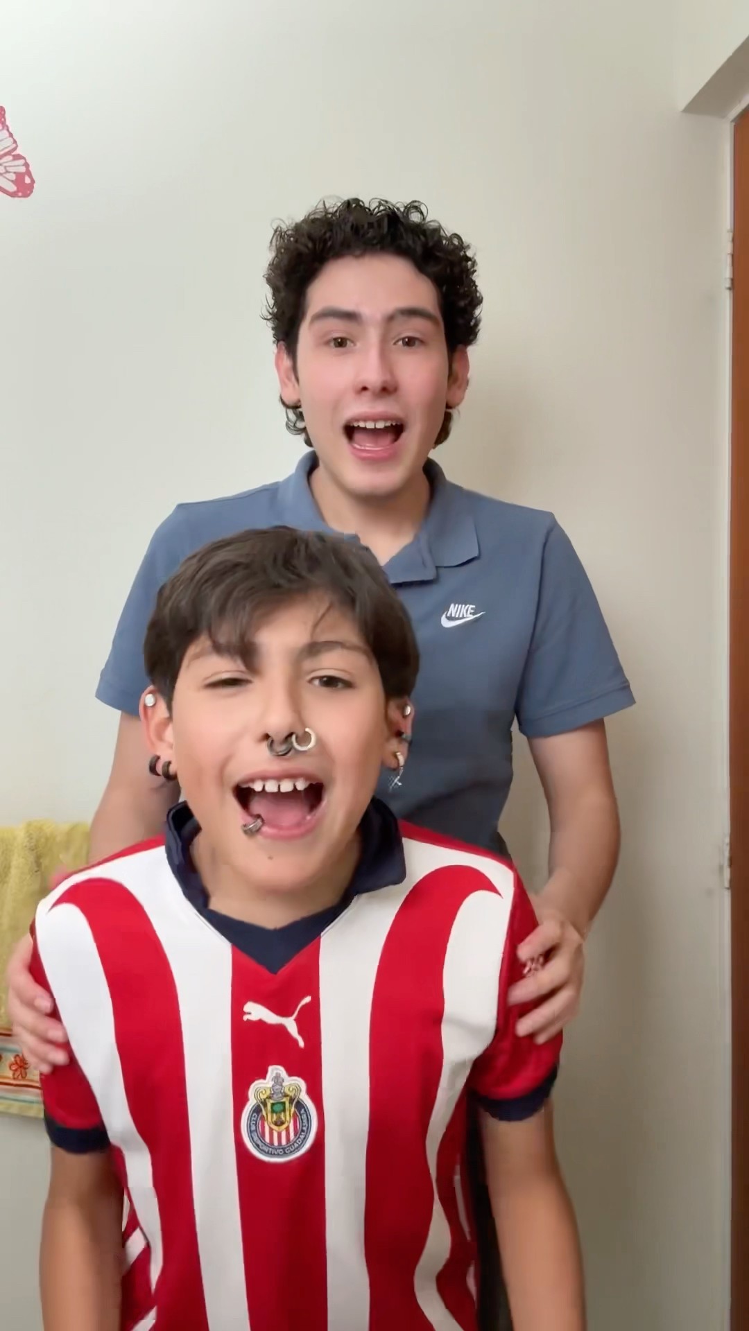 Mi HERMANO se hizo un ARETE?| Leo Study