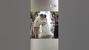 Bất chấp nhà thờ ngập lụt, cặp đôi vẫn quyết định làm đám cưới