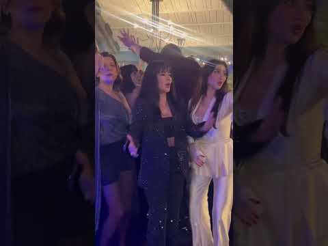 جيسي عبدو تحتفل مع فريق مسلسل ع امل