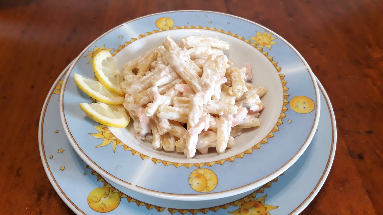 Pasta al salmone affumicato e formaggio / Паста с копченым лососем и сыром
