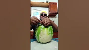 كيفاش تشري دلاعة تاكلها و تعاود تبيعها Created By Ame7souna Funny Ame7souna أفكار عم حسونة 