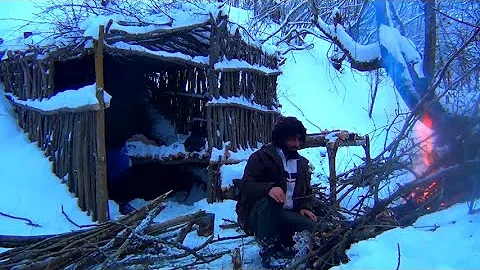 Building complete and warm survival shelter | Bushcraft earth hut, grass roof & fireplace with clay
