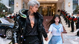 Chica de 18 años abandonada es forzada a casarse con un brutal señor de la guerra;su beso lo derrite