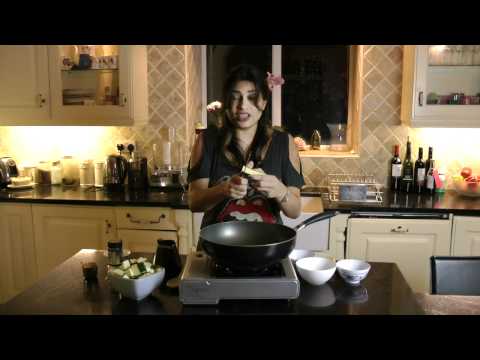 how-to-cook-marrow/zucchini/courgette-curry-indian-recipe-nisha-katona