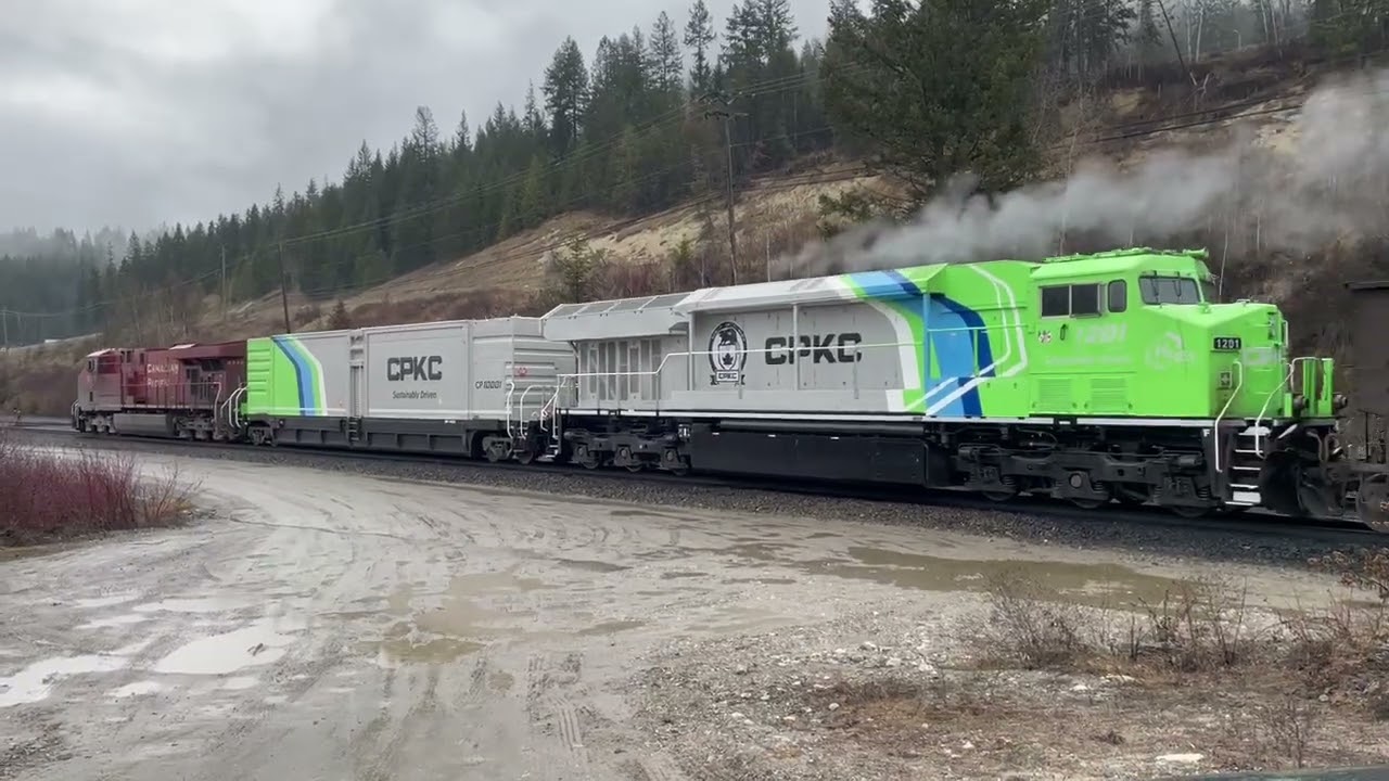 🚂 CPKC hydrogen locomotive pulling loaded coal train 