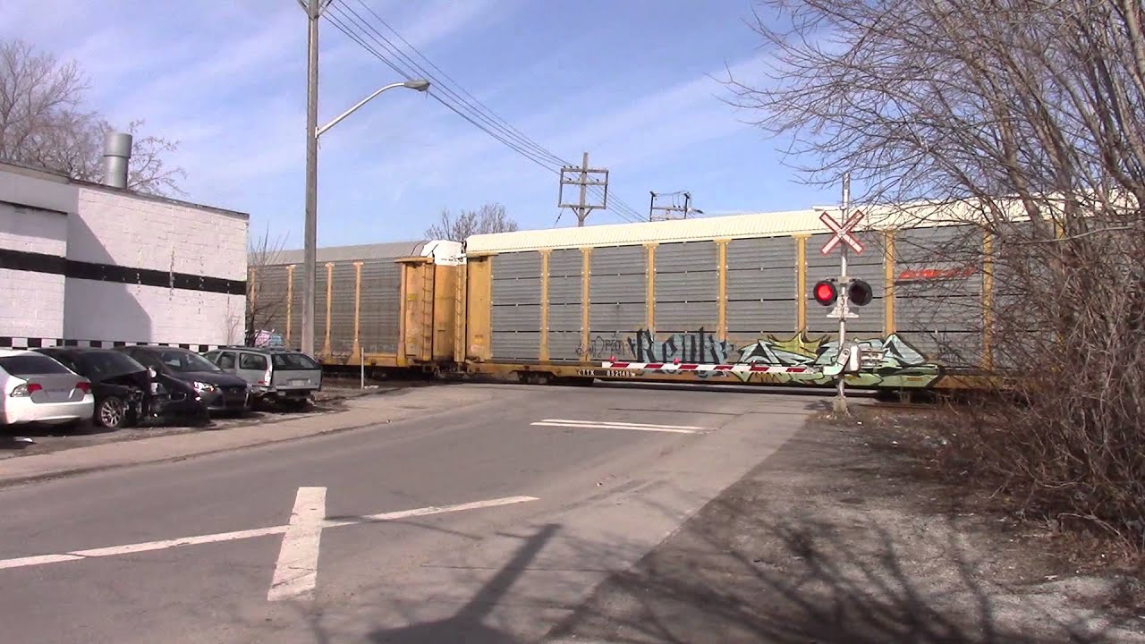 CP FEMA(Autorack) train at West Toronto junction. - YouTube
