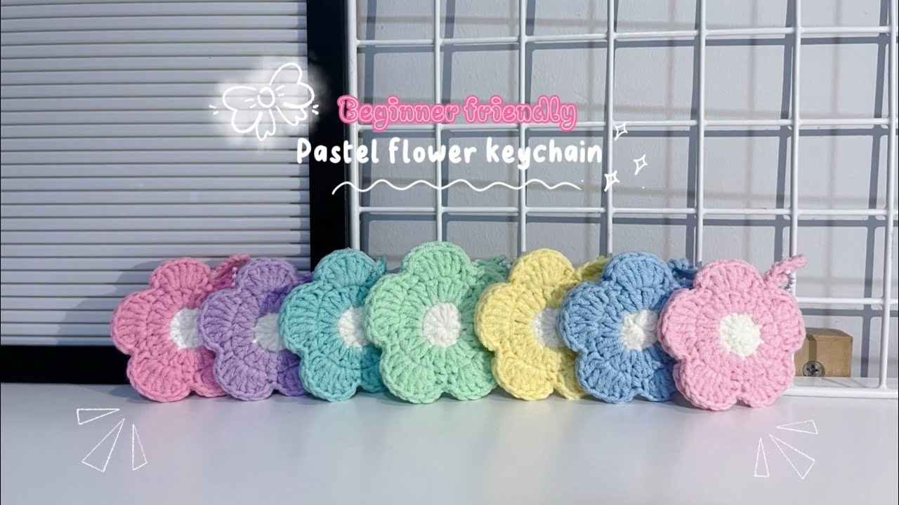 Урок по вязанию крючком: как сделать брелок с пастельным цветком (подходит для начинающих) 🌸💐