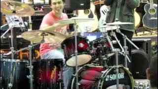 Fede Rabaquino - Clinica de bateria - Todomusica Drum Workshop (LIVE Drum Cover)