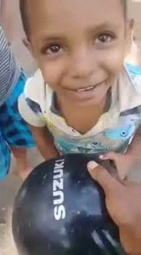Vidio lucu anak menbaca suzuki dibaca helm