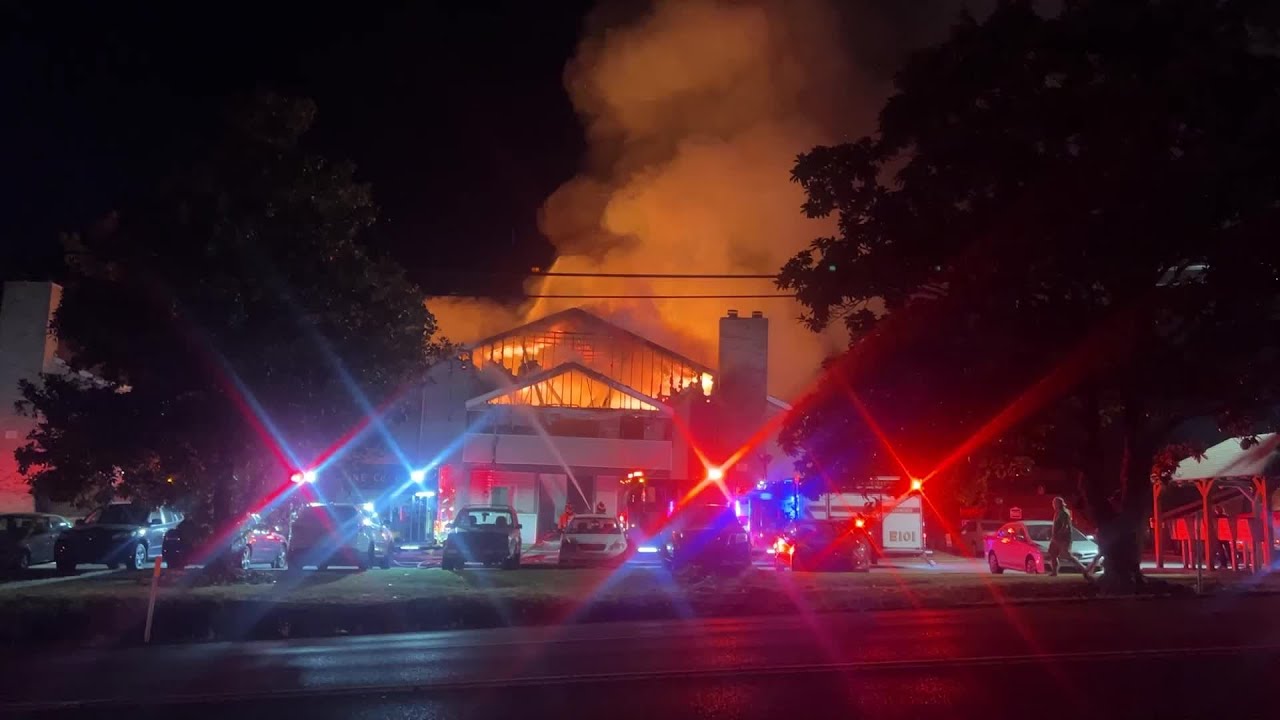 Several units catch fire at the Kreekview Apartments - YouTube